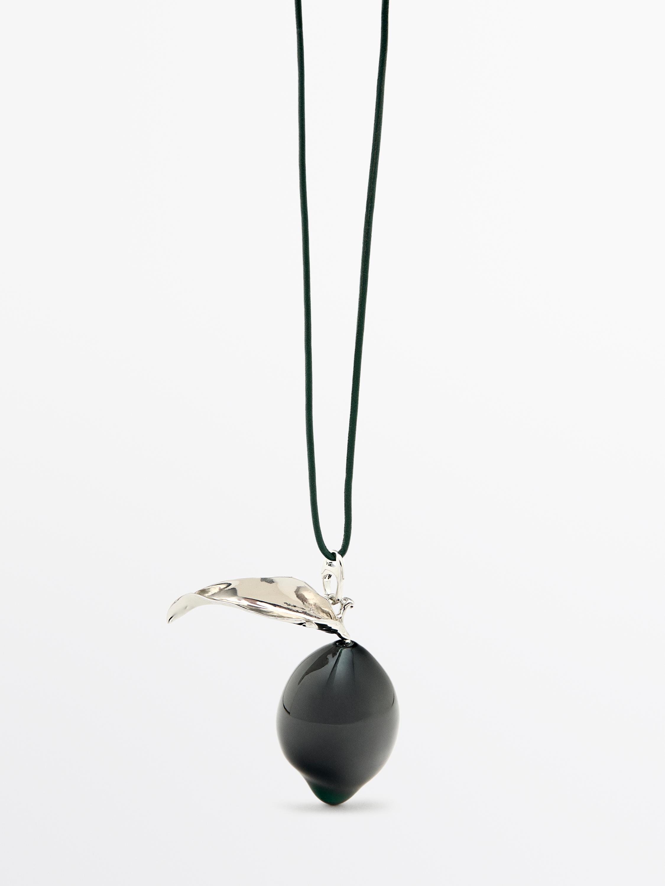 Pendant with glass lemon piece